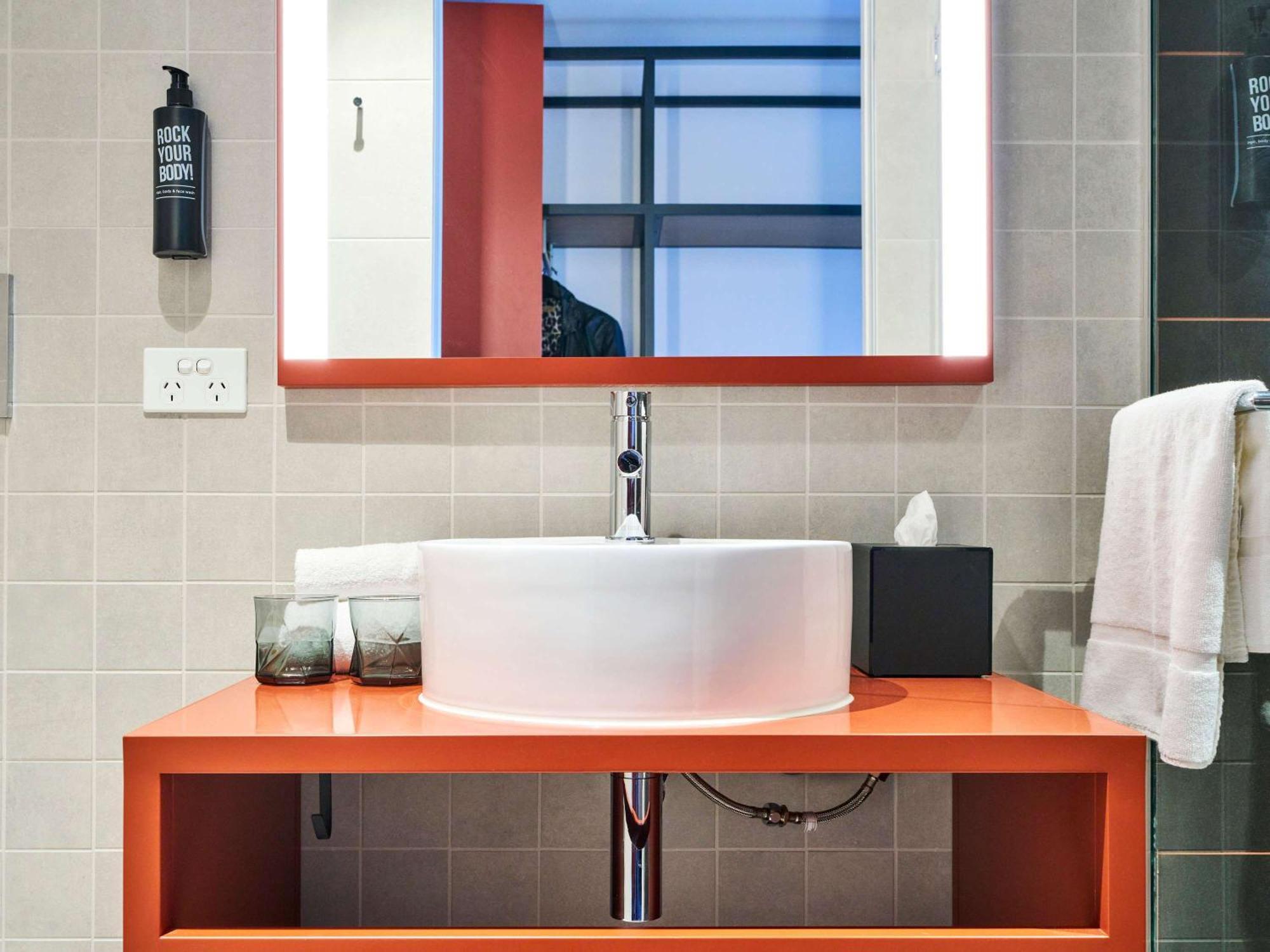Ibis Styles Melbourne Airport Hotel Exterior photo